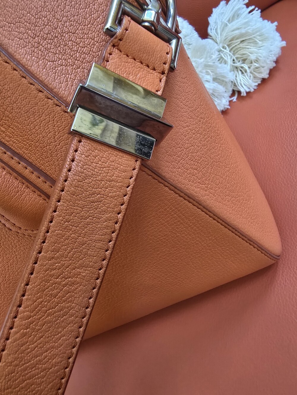 Givenchy Orange  Antigona Shoulder Bag  Goatskin Leather. - Picture 6 of 16